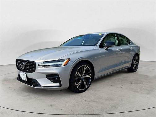 2025 Volvo S60 B5 Plus
