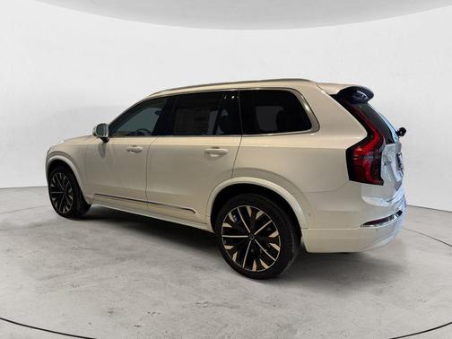 Crystal White 2026 Volvo XC90 B6 Ultra 7-Seater