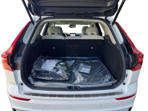 Crystal White 2026 Volvo XC60 Plug-In Hybrid T8 Ultra