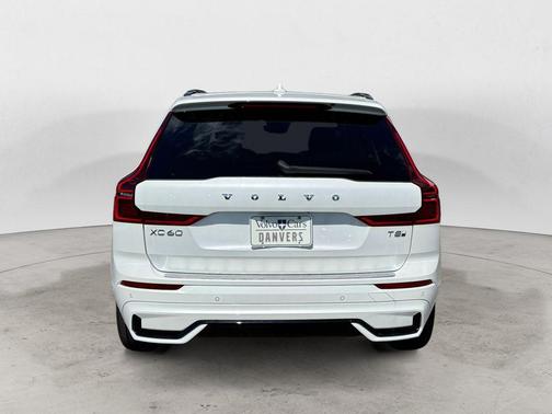 Crystal White 2026 Volvo XC60 Plug-In Hybrid T8 Ultra