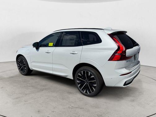 Crystal White 2026 Volvo XC60 Plug-In Hybrid T8 Ultra
