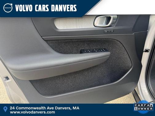 2025 Volvo XC40 B5 Plus Bright Theme
