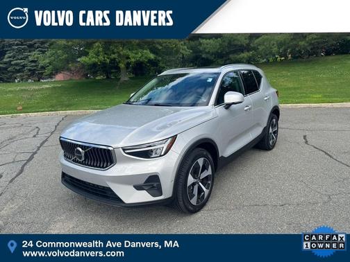 2025 Volvo XC40 B5 Plus Bright Theme