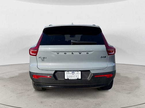 Gray Metallic 2024 Volvo XC40 B5 Plus Dark Theme