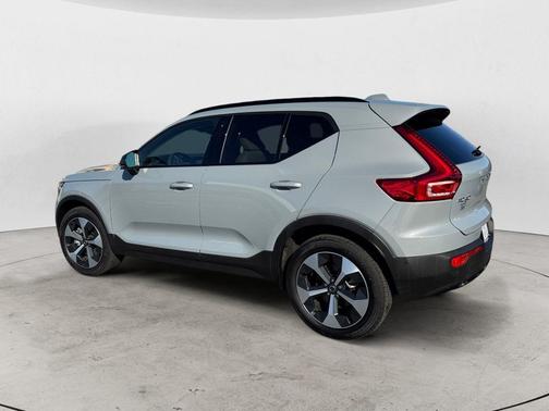 Gray Metallic 2024 Volvo XC40 B5 Plus Dark Theme