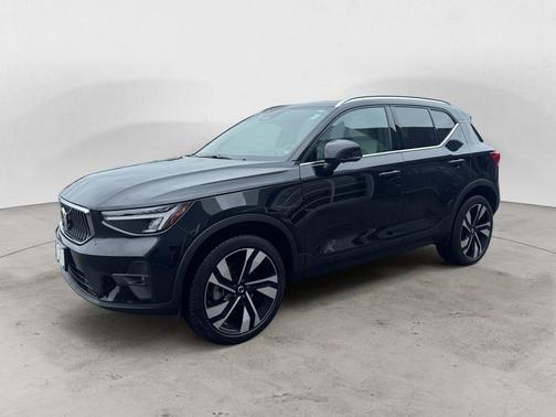 Onyx Black Metallic 2024 Volvo XC40 B5 Plus Bright Theme