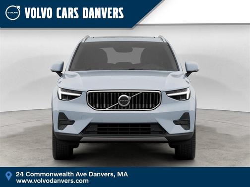 2025 Volvo XC40 B5 Core Bright Theme