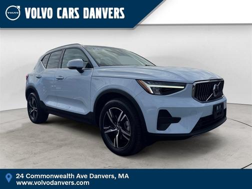 2025 Volvo XC40 B5 Core Bright Theme