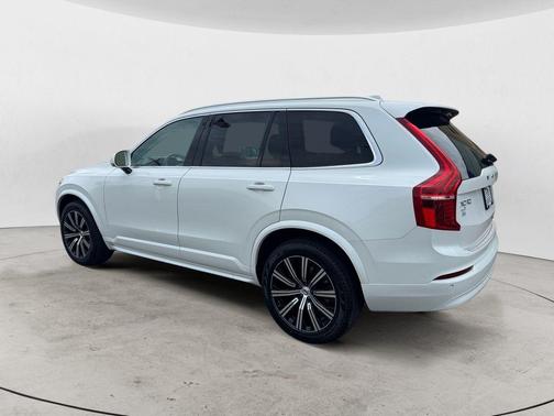 Crystal White Metallic 2023 Volvo XC90 B5 Core