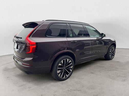 2026 Volvo XC90 B6 Ultra Dark Theme 6-Seater