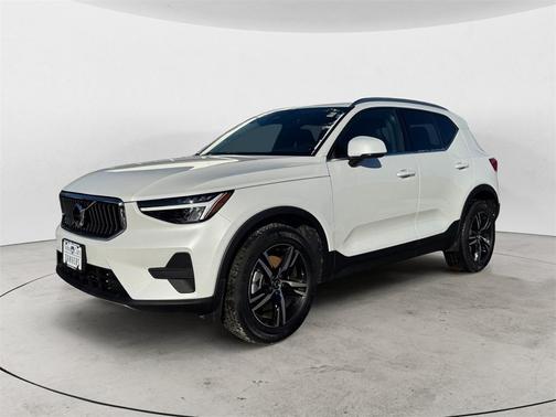 2025 Volvo XC40 B5 Core Bright Theme