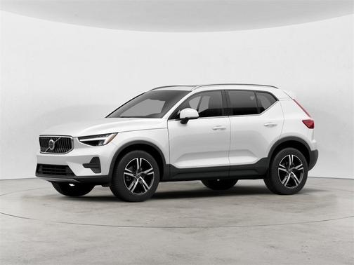 2025 Volvo XC40 B5 Core Bright Theme