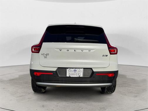 2025 Volvo XC40 B5 Core Bright Theme