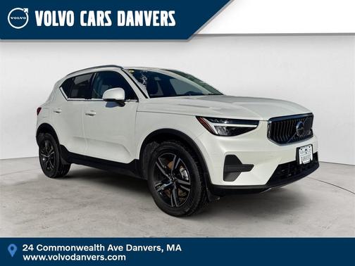 2025 Volvo XC40 B5 Core Bright Theme