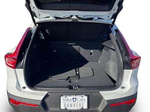 2025 Volvo XC40 B5 Core Bright Theme