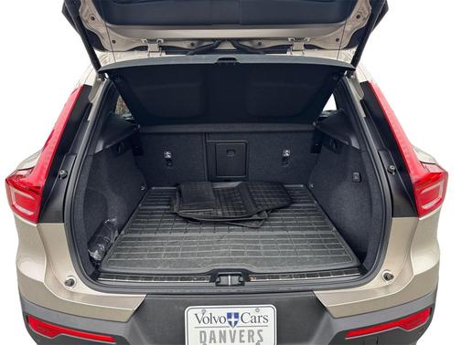 2023 Volvo XC40 B5 Plus Bright Theme