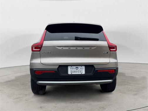 2023 Volvo XC40 B5 Plus Bright Theme