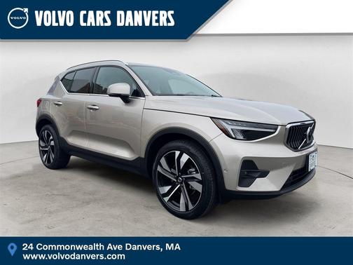 2023 Volvo XC40 B5 Plus Bright Theme