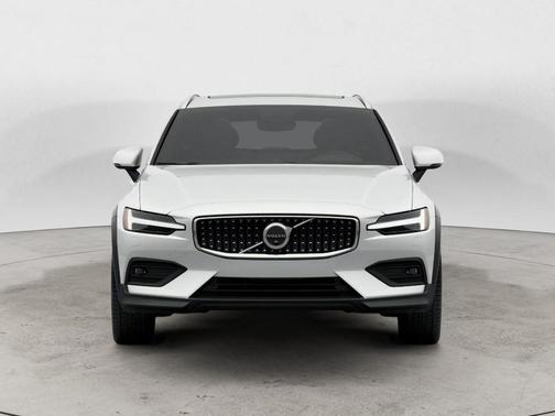 White 2025 Volvo V60 Cross Country B5 Plus