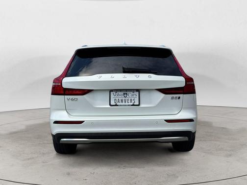 Crystal White Pearl 2025 Volvo V60 Cross Country B5 Plus