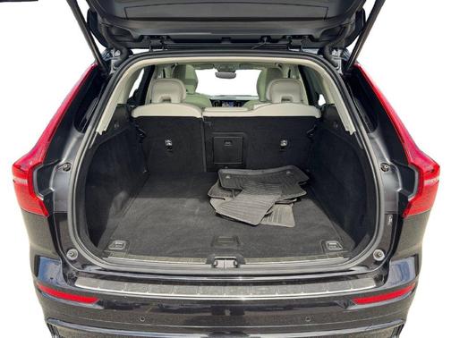 Onyx Black Metallic 2024 Volvo XC60 B5 Plus Dark Theme