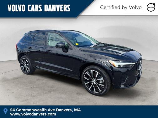 Onyx Black Metallic 2024 Volvo XC60 B5 Plus Dark Theme