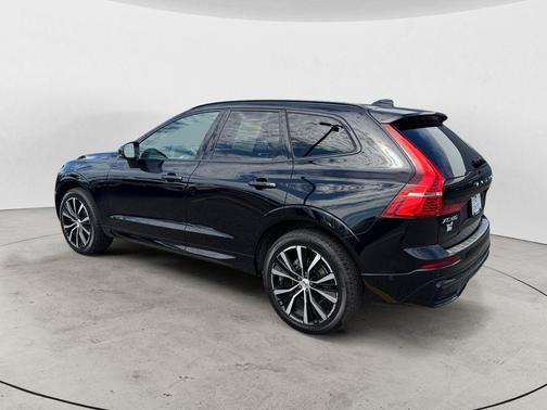 Onyx Black Metallic 2024 Volvo XC60 B5 Plus Dark Theme