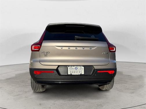 2023 Volvo XC40 B5 Plus Dark Theme