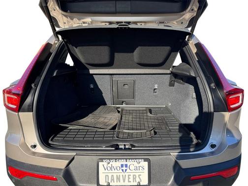 2023 Volvo XC40 B5 Plus Dark Theme