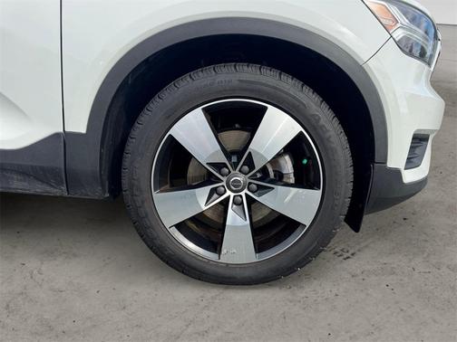 2020 Volvo XC40 T5 Momentum