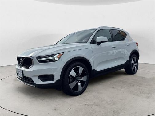 2020 Volvo XC40 T5 Momentum