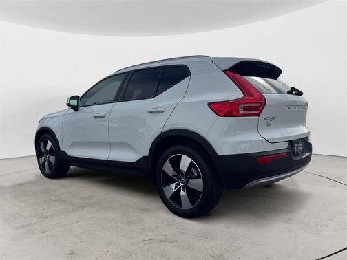 2020 Volvo XC40 T5 Momentum