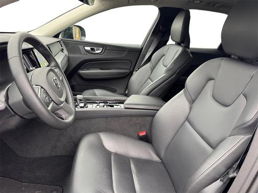 2025 Volvo XC60 B5 Core