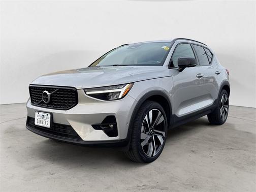 2025 Volvo XC40 B5 Plus Dark Theme