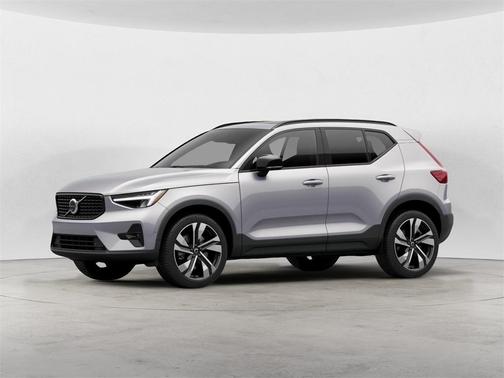 2025 Volvo XC40 B5 Plus Dark Theme
