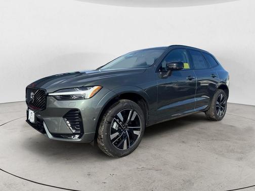 Forest Green 2026 Volvo XC60 B5 Plus