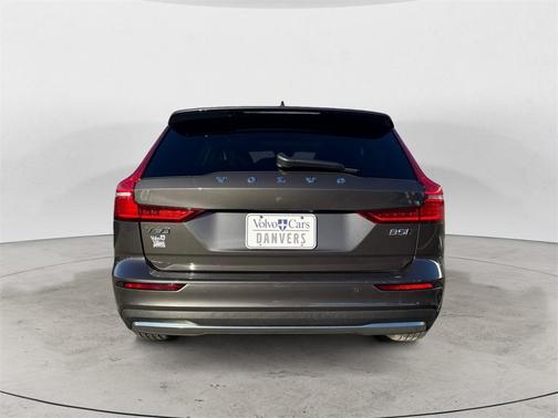 2025 Volvo V60 Cross Country B5 Plus