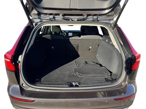 2025 Volvo V60 Cross Country B5 Plus