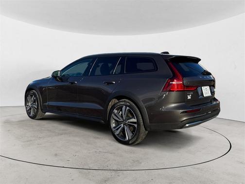 2025 Volvo V60 Cross Country B5 Plus