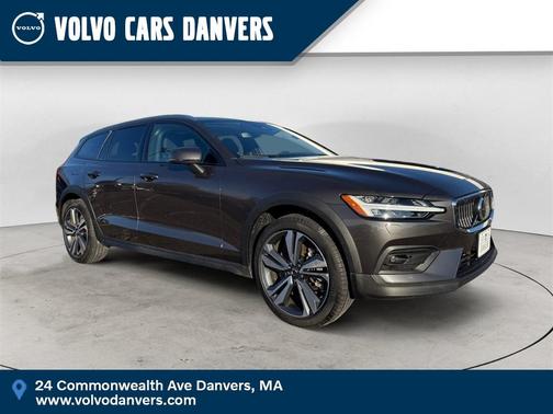 2025 Volvo V60 Cross Country B5 Plus