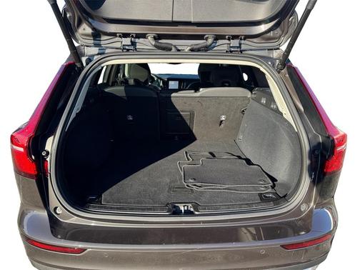 2025 Volvo V60 Cross Country B5 Plus