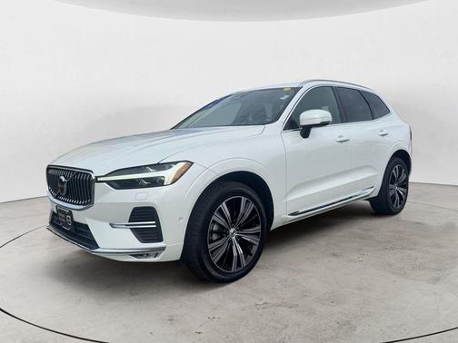 Crystal White Metallic 2023 Volvo XC60 B5 Plus Bright Theme