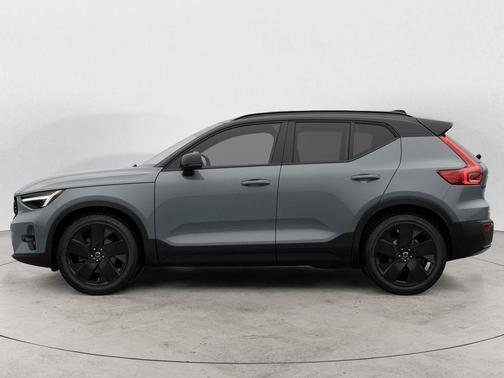 2026 Volvo XC40 B5 Ultra Black Edition