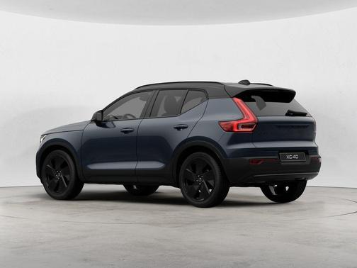 2026 Volvo XC40 B5 Ultra Black Edition