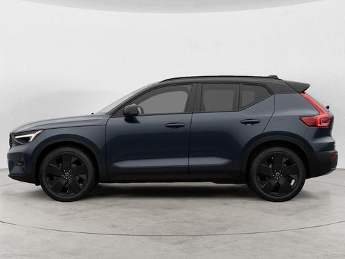 2026 Volvo XC40 B5 Ultra Black Edition