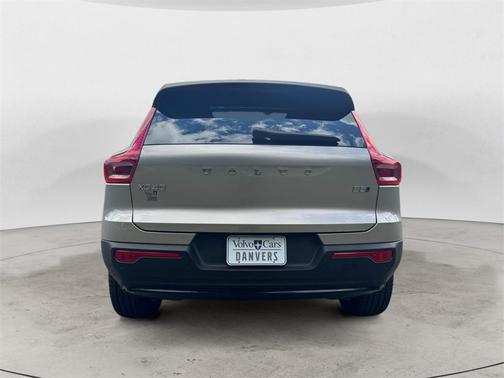 2024 Volvo XC40 B5 Core