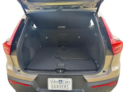 2024 Volvo XC40 B5 Core