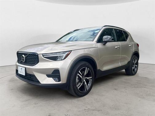 2024 Volvo XC40 B5 Core