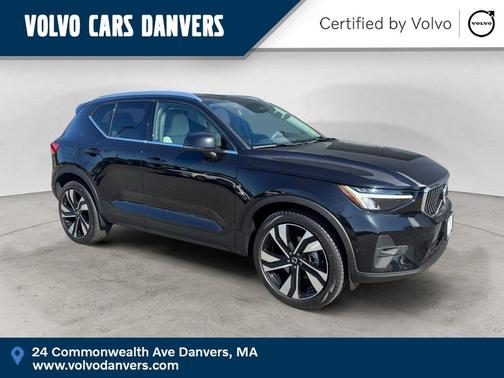Onyx Black Metallic 2023 Volvo XC40 B5 Plus Bright Theme
