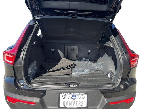 Onyx Black Metallic 2023 Volvo XC40 B5 Plus Bright Theme